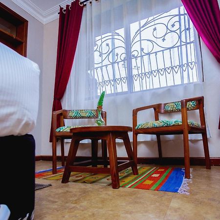 Gazelle Guest House Kampala Bagian luar foto