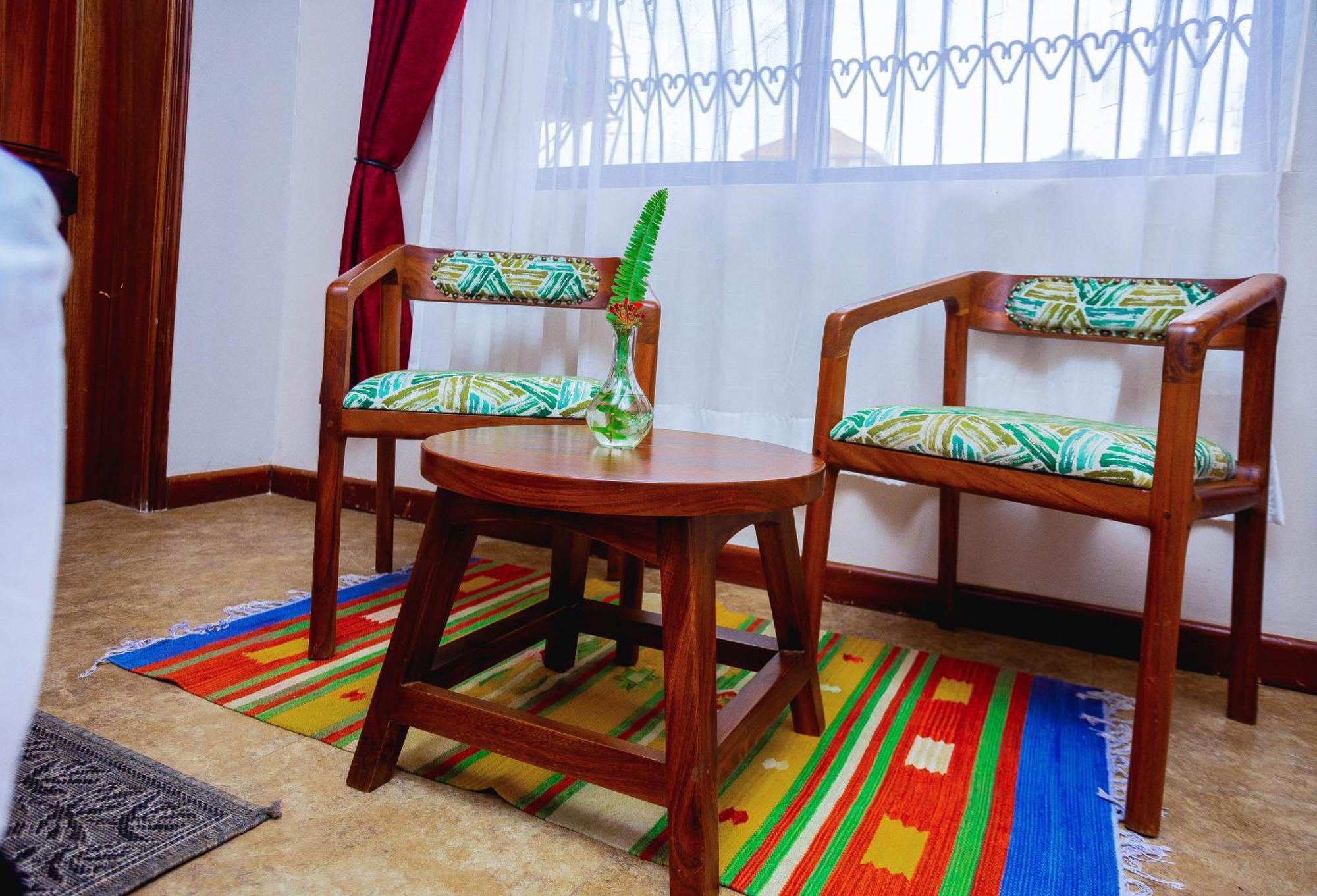 Gazelle Guest House Kampala Bagian luar foto